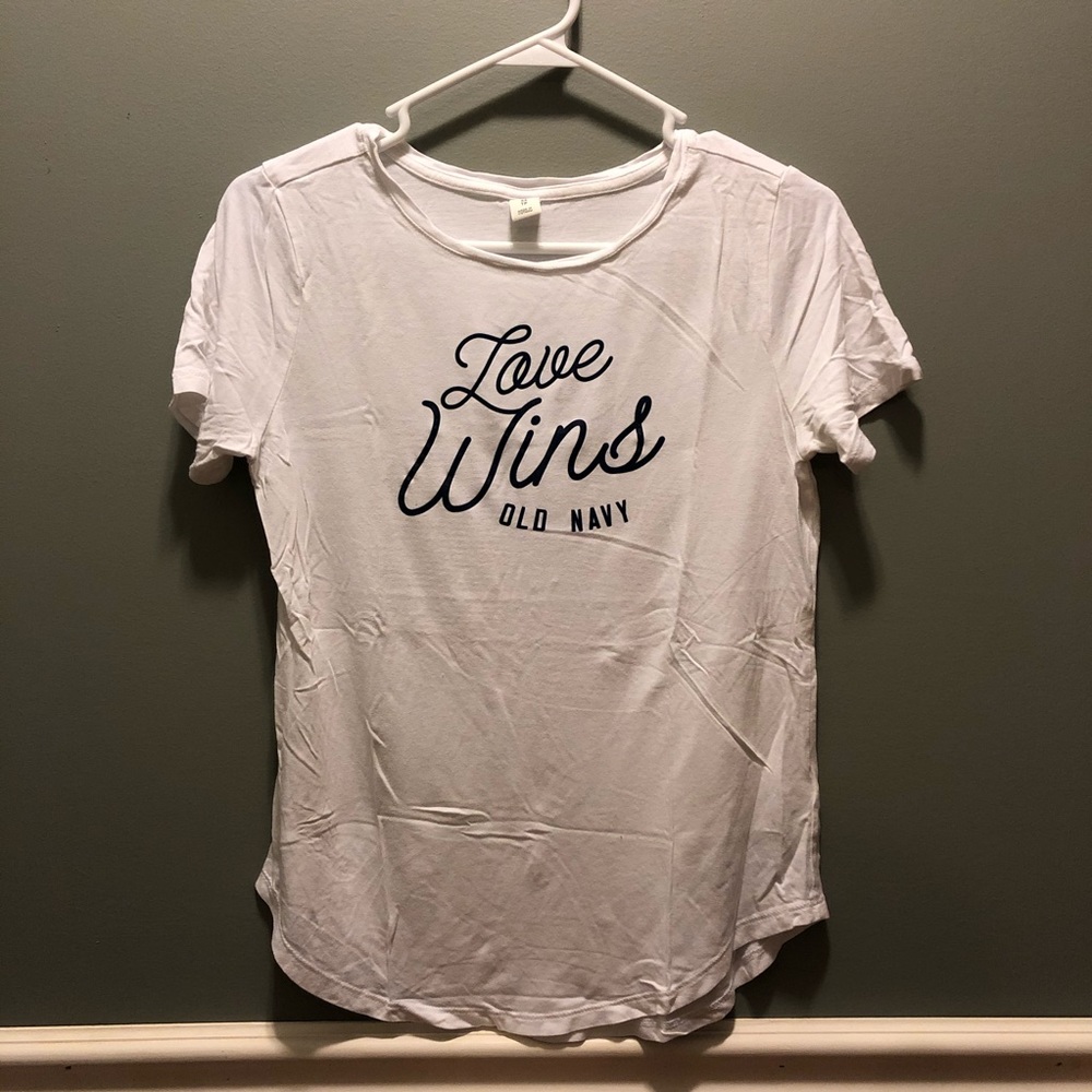 White tee